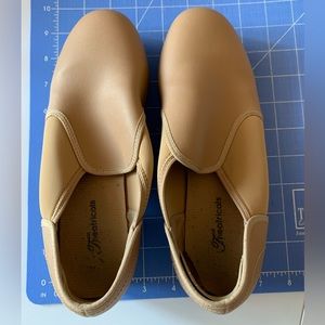Carmel size 7 tap shoes